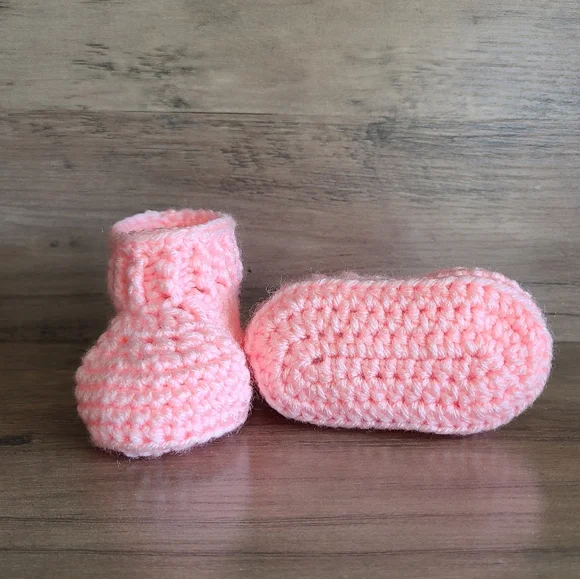 New pink baby booties, Baby shoes, crochet shoes, newborn shoes, girl shoes - Picture 6 of 10